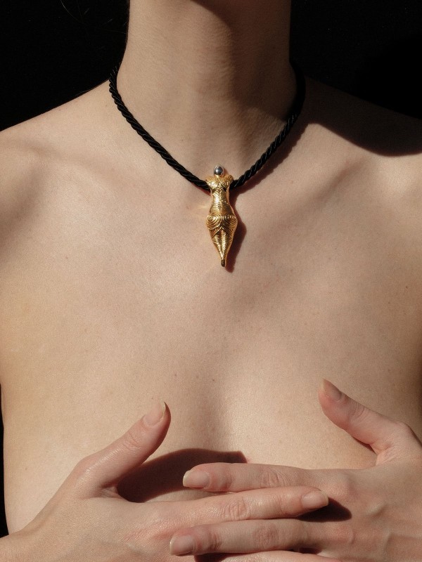 Venere Collar
